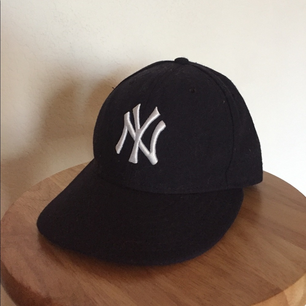New York Yankees hat.